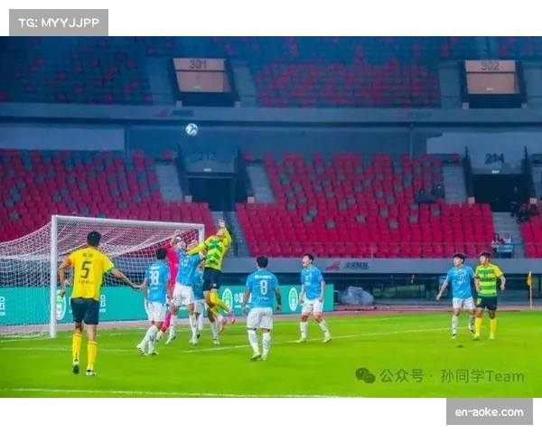 业余球员坚持足球梦想 中冠联赛提供展示才华舞台