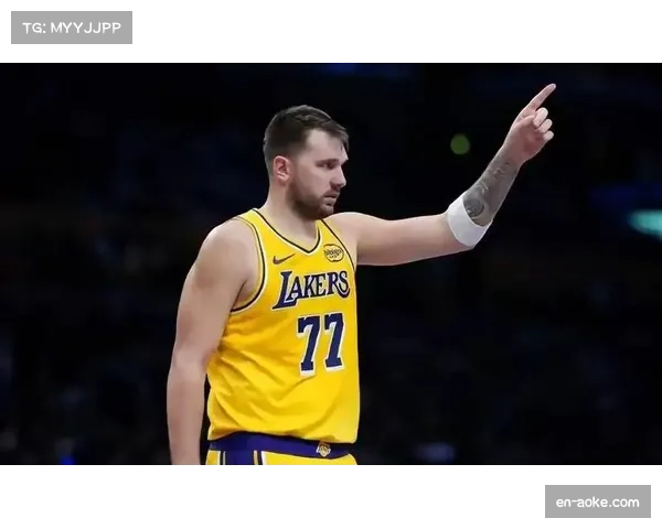 东契奇第三节独得16分 单节四记三分彻底击溃勇士防线